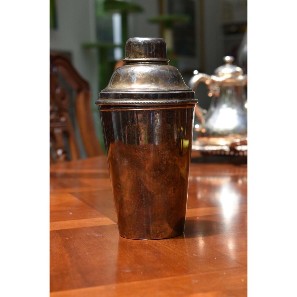 Antique English Silverplate Cocktail Shaker Built In Strainer 1.5 Pint Art Deco